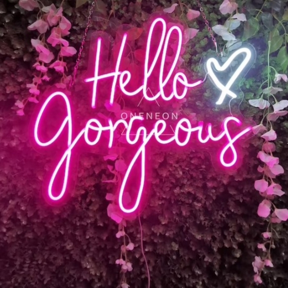 🎉💕🎨 8 PC Signature Style 📦 Box - Picture 2 of 7